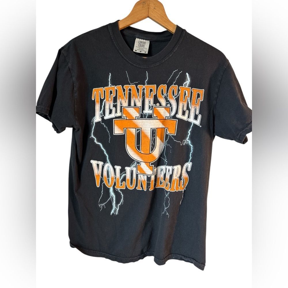 Comfort Colors Univ of Tennessee Volunteers Thunder Rolls Tee Medium graphic